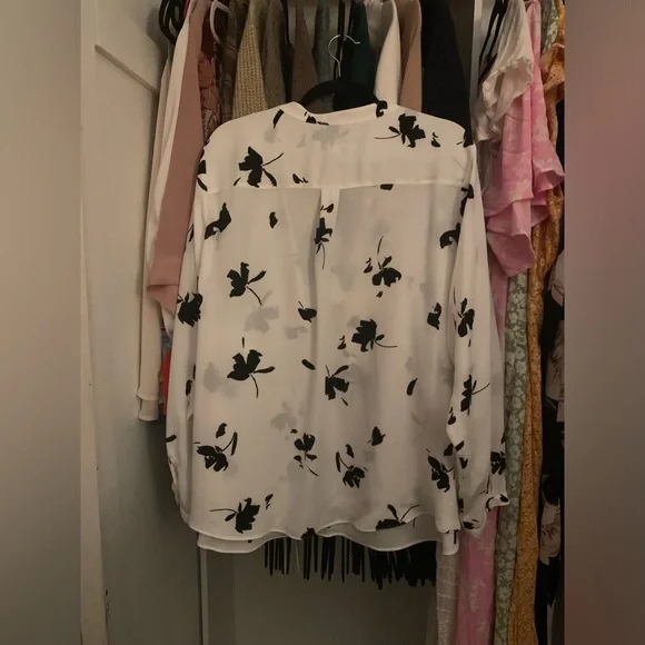 Ava and Viv Long Sleeve Floral Blouse - Picture 5 of 5